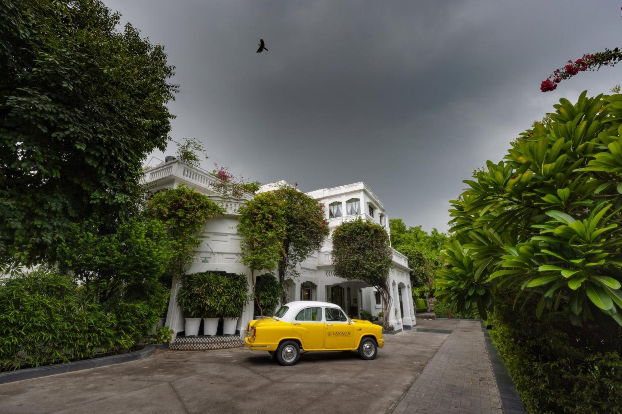Saraca Hotel Lucknow Exteriör bild