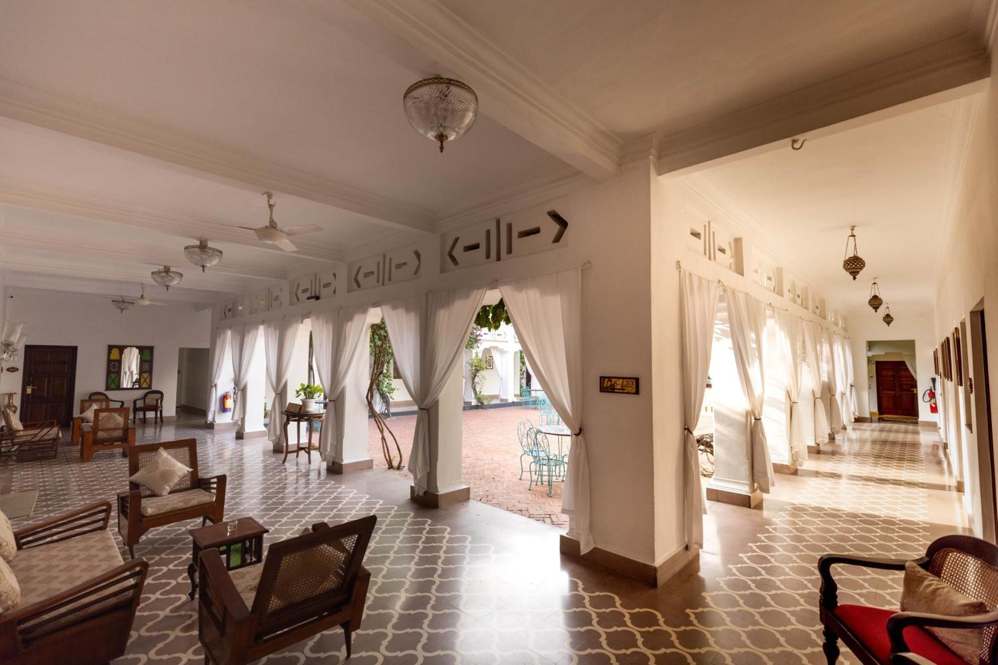 Saraca Hotel Lucknow Exteriör bild
