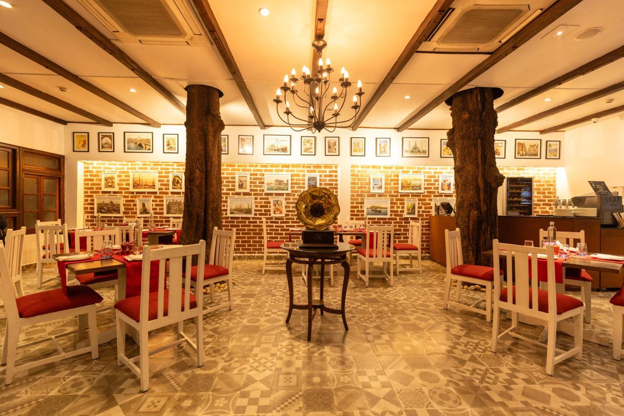 Saraca Hotel Lucknow Exteriör bild