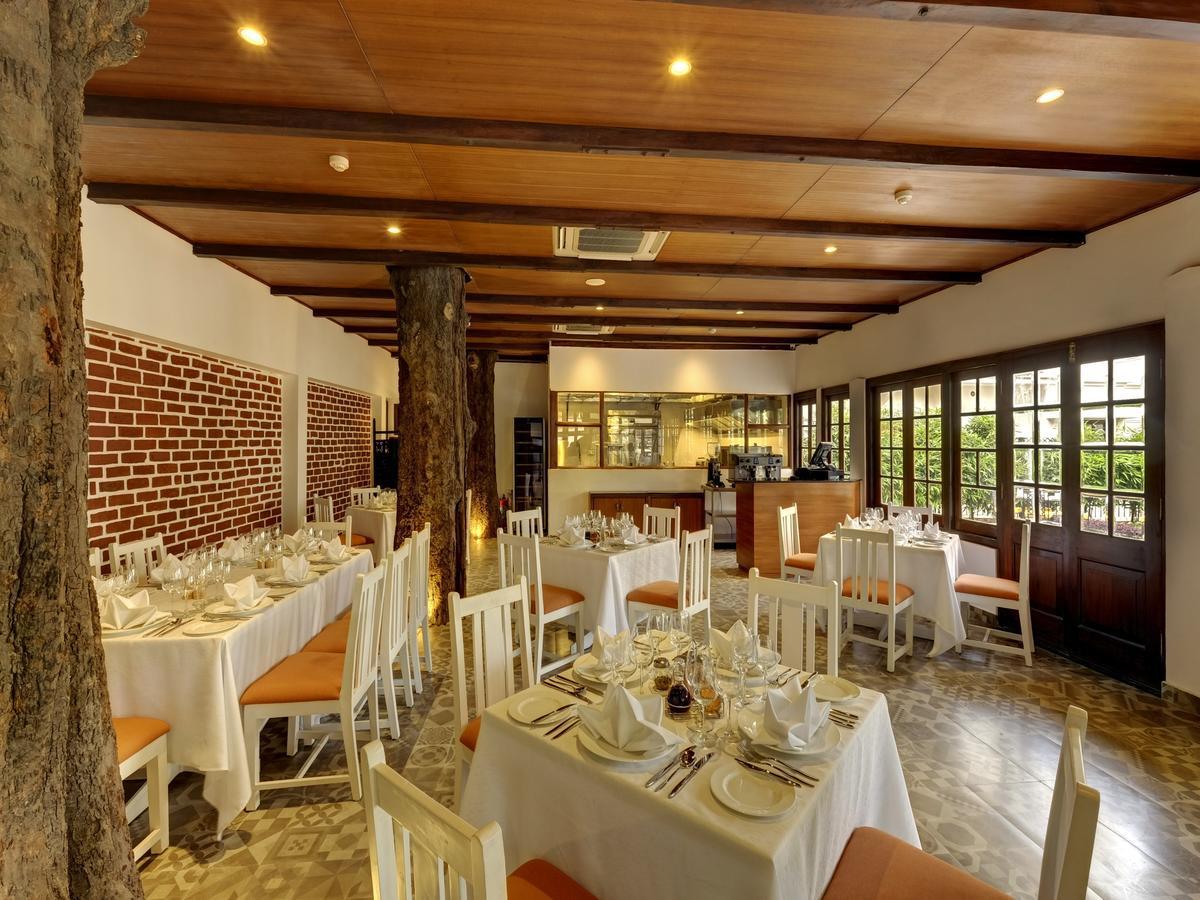 Saraca Hotel Lucknow Exteriör bild