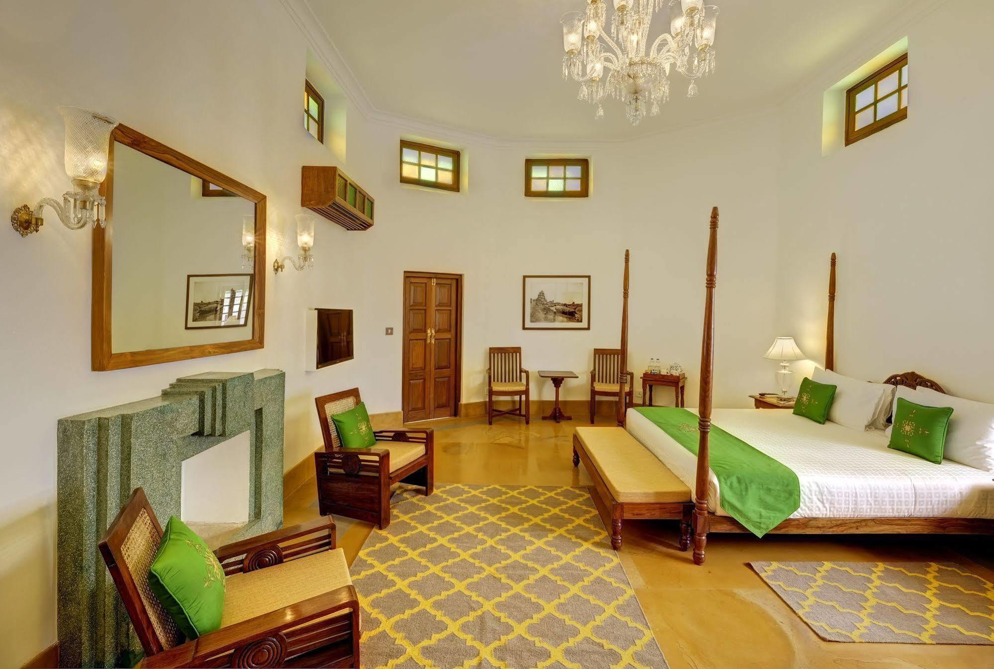 Saraca Hotel Lucknow Exteriör bild