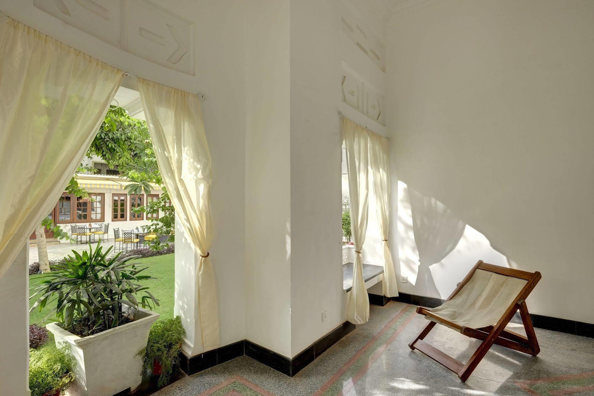 Saraca Hotel Lucknow Exteriör bild