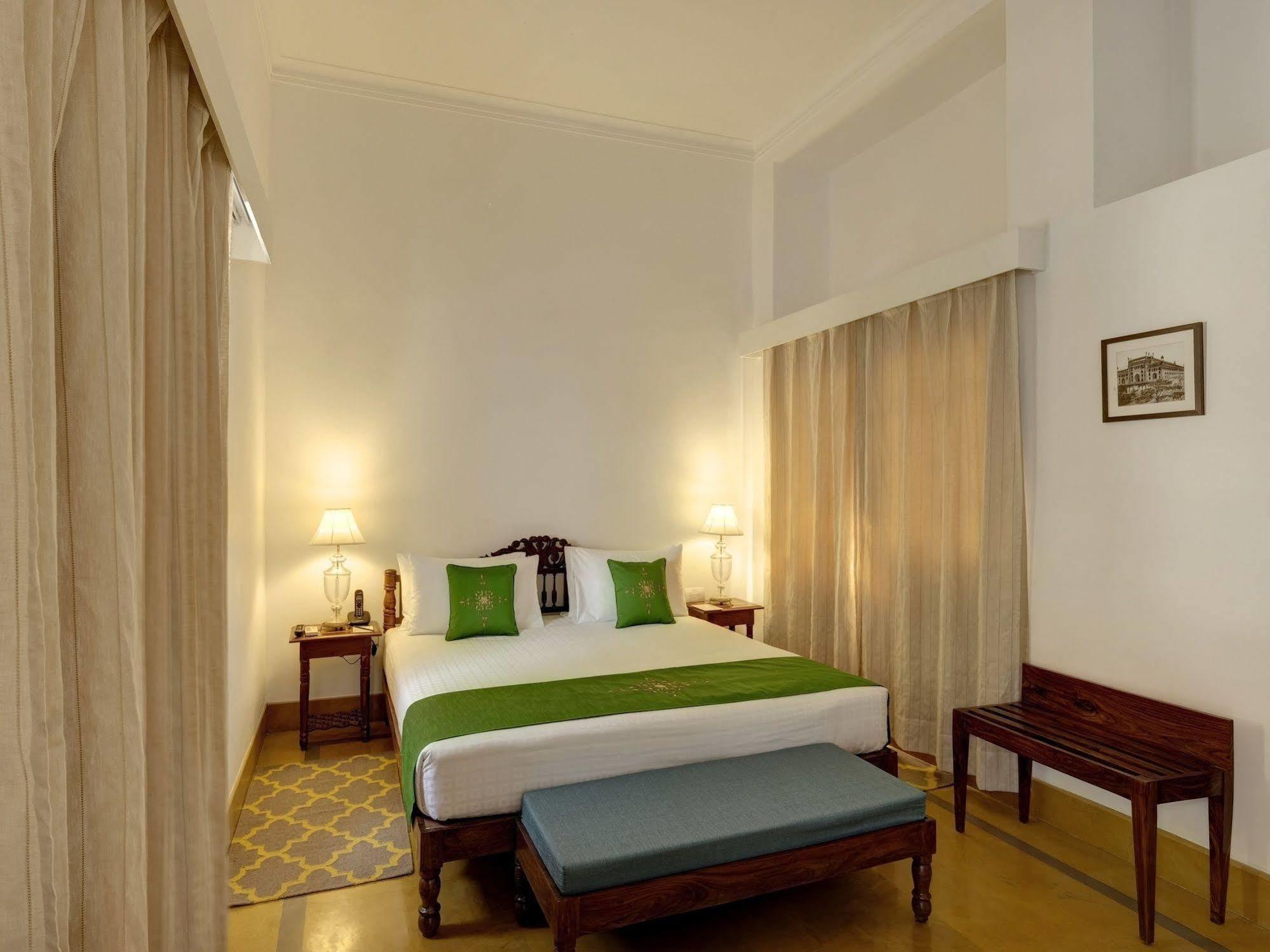 Saraca Hotel Lucknow Exteriör bild