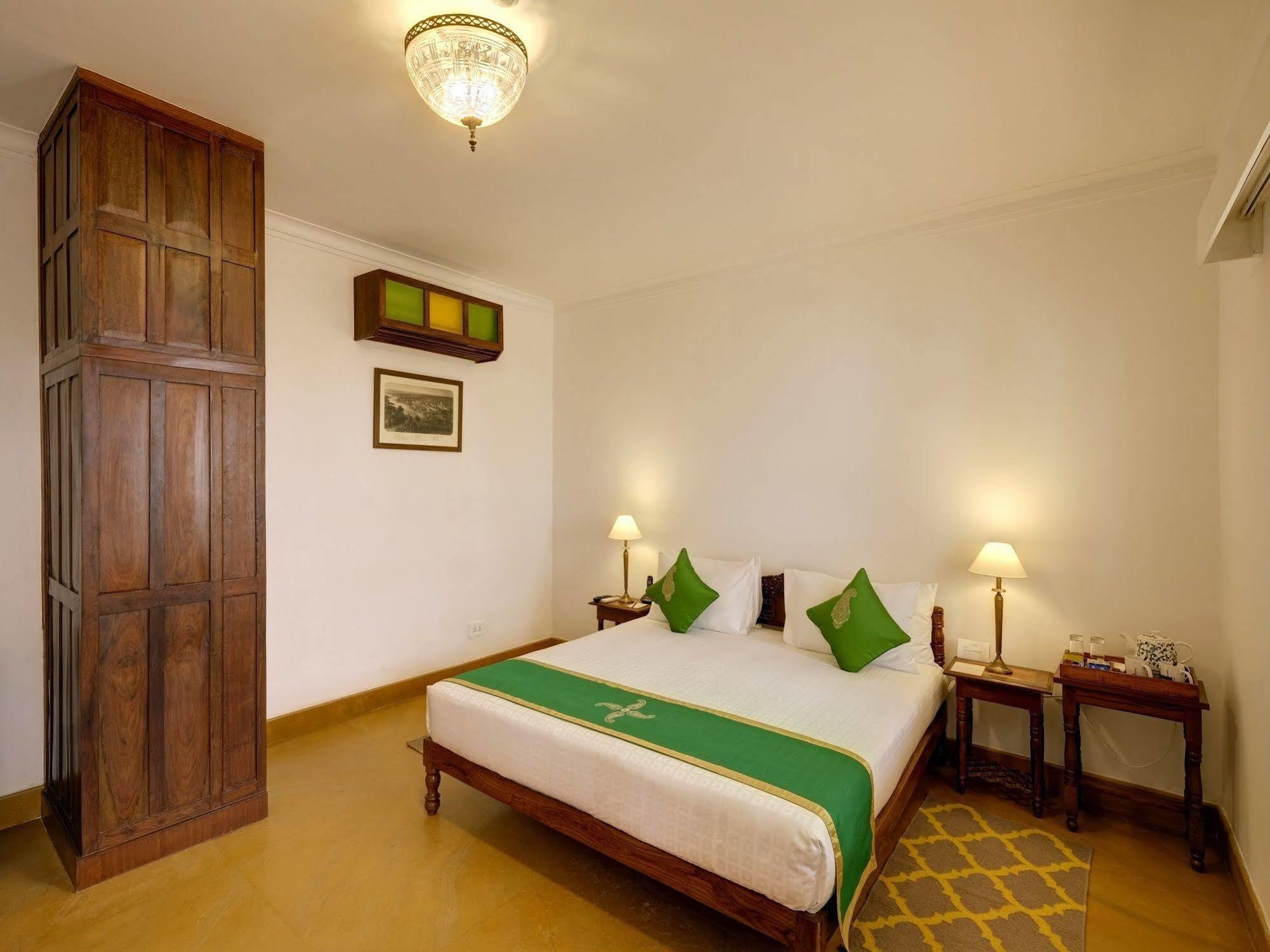 Saraca Hotel Lucknow Exteriör bild