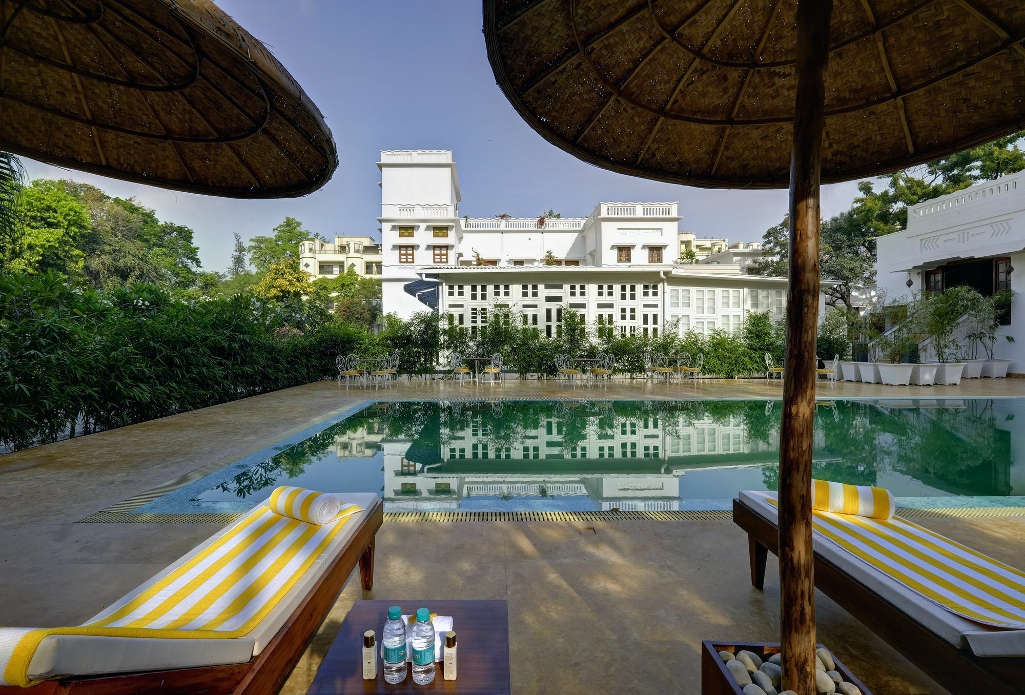 Saraca Hotel Lucknow Exteriör bild